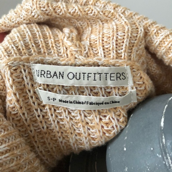 Urban Outfitters boxy fit turtleneck sweater - Picture 5 of 6
